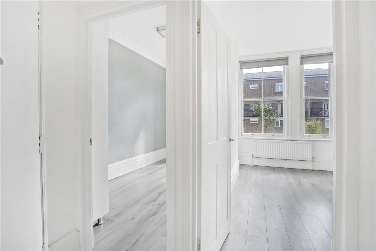 1 bed flat for sale in Hungerford Road 8