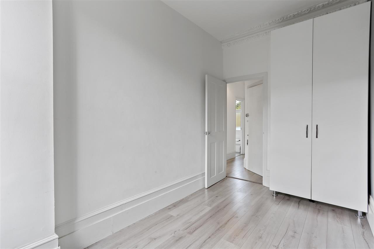 1 bed flat for sale in Hungerford Road 9