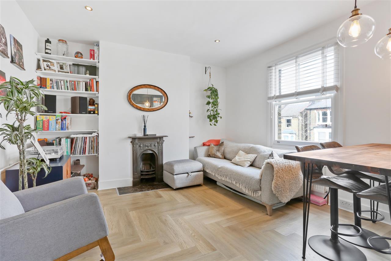 2 bed flat for sale in Tufnell Park Road  - Property Image 4