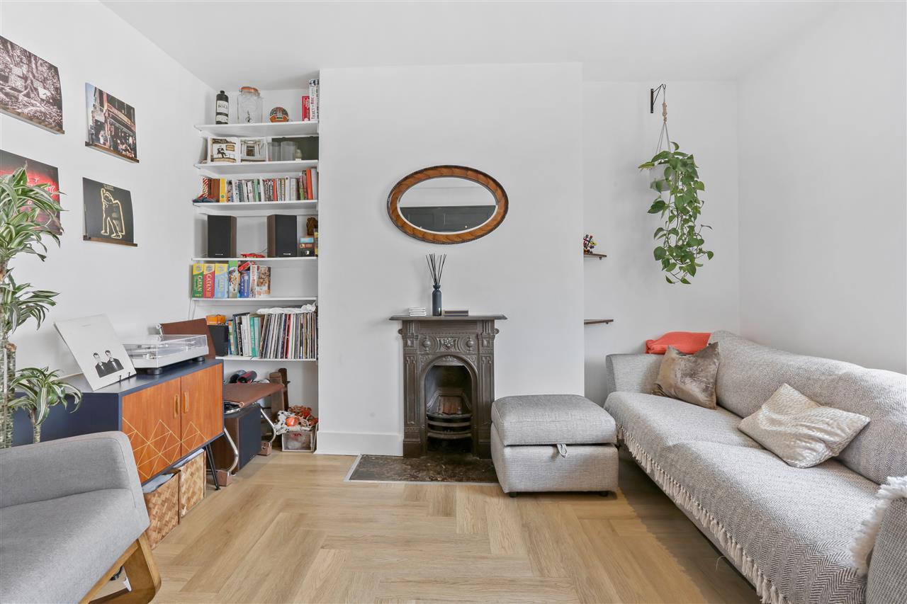 2 bed flat for sale in Tufnell Park Road 4