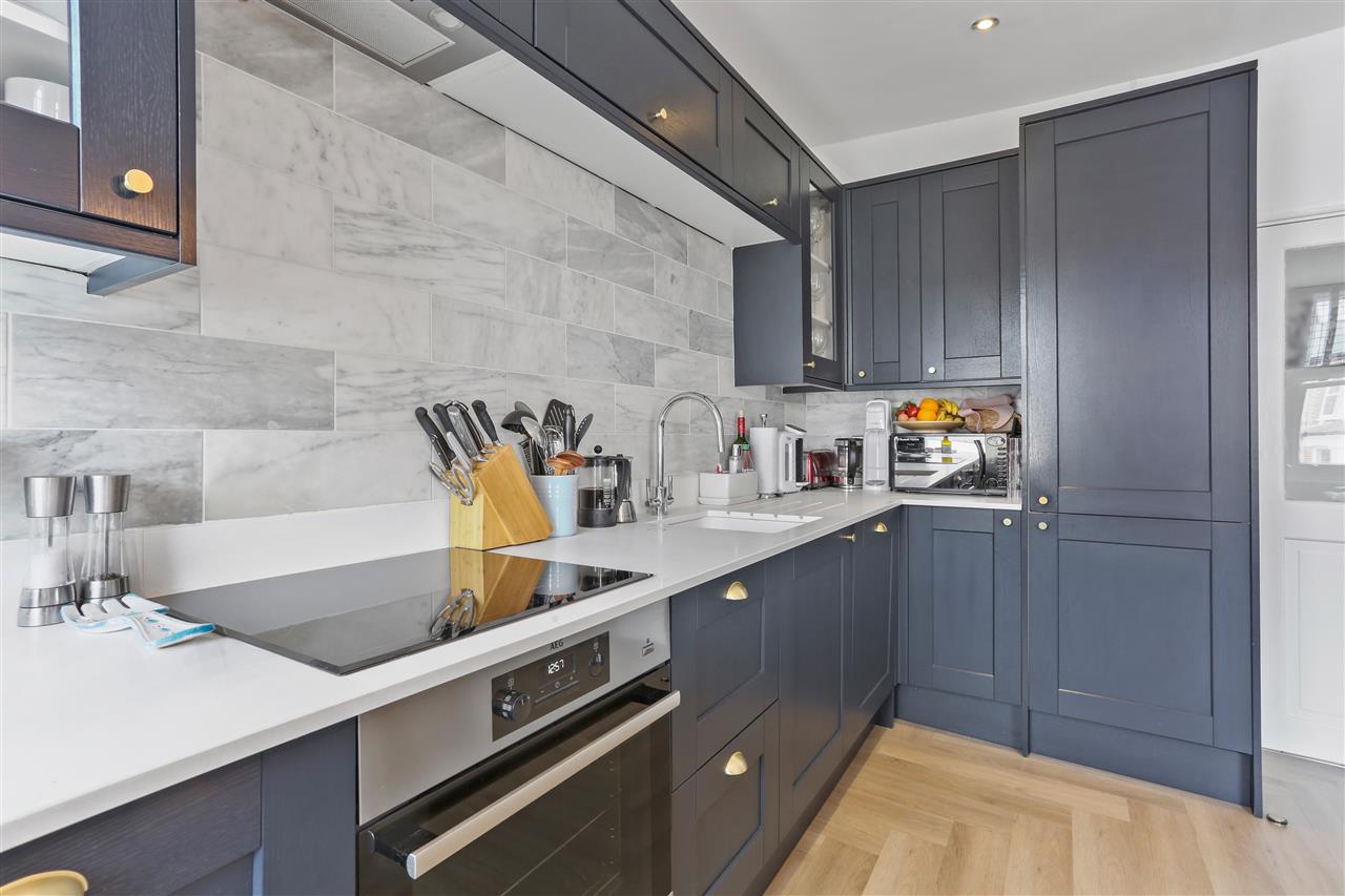 2 bed flat for sale in Tufnell Park Road  - Property Image 7