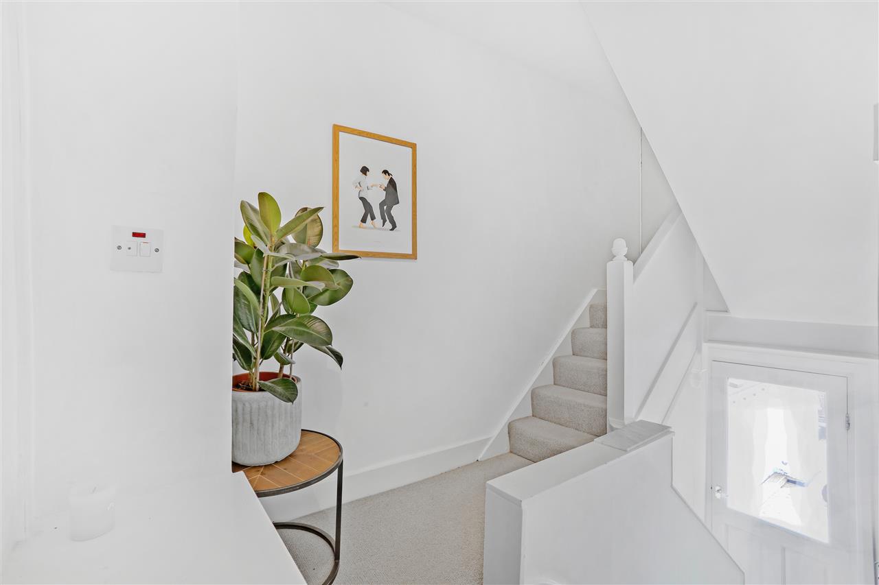 2 bed flat for sale in Tufnell Park Road  - Property Image 10