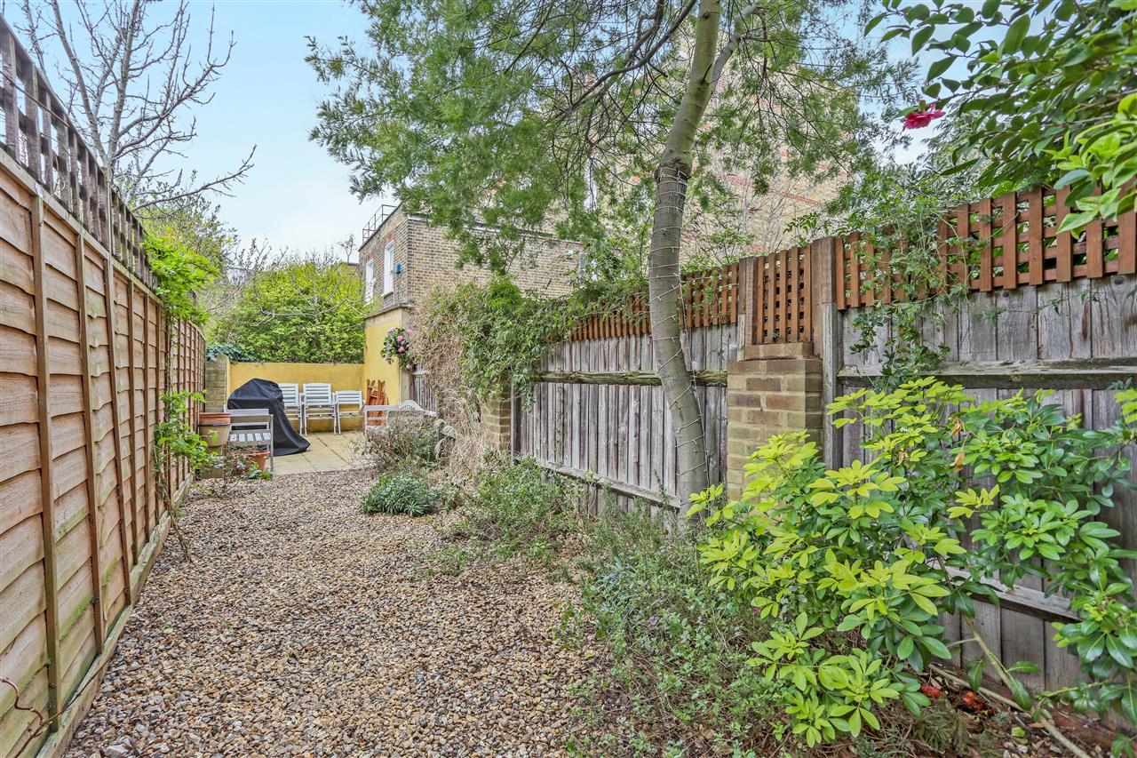 2 bed maisonette for sale in Dalmeny Road 2