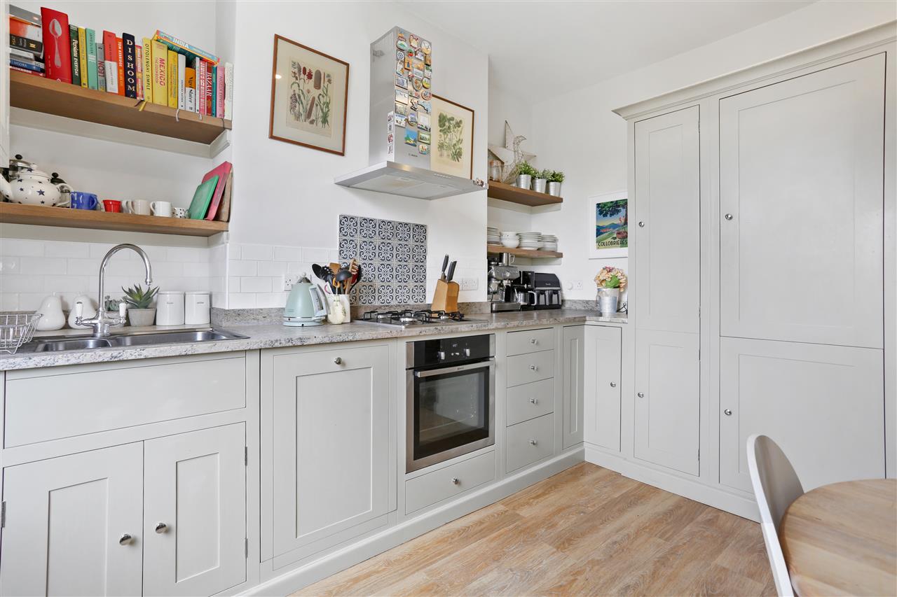 2 bed maisonette for sale in Dalmeny Road 4