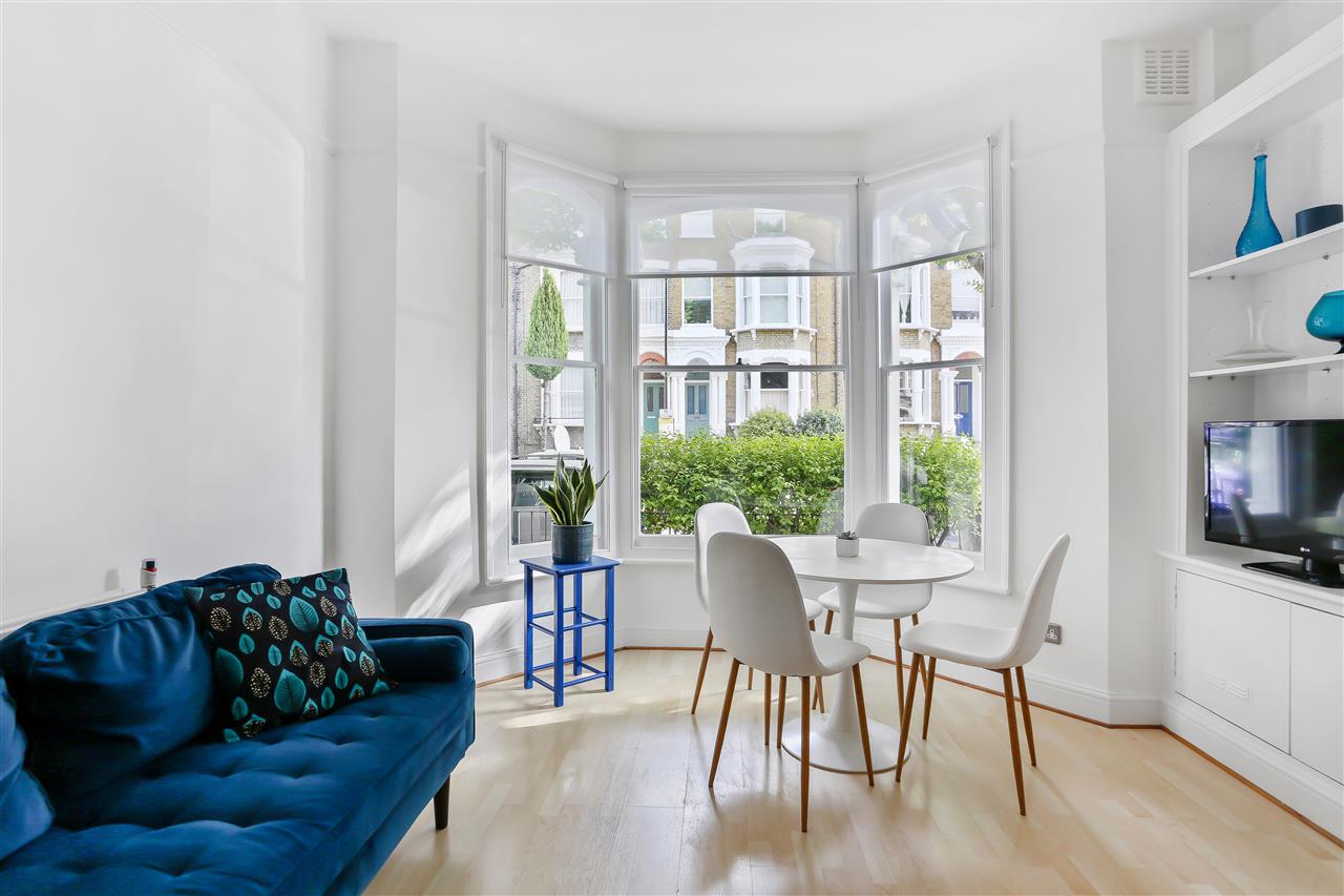 2 bed flat for sale in Tabley Road  - Property Image 4