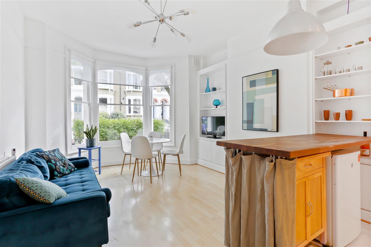 2 bed flat for sale in Tabley Road 7