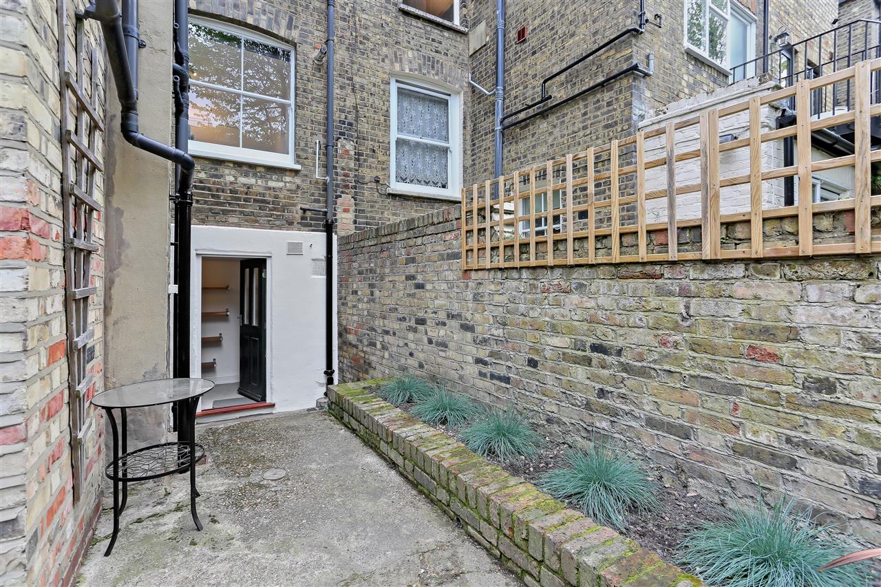 2 bed flat for sale in Tabley Road  - Property Image 18