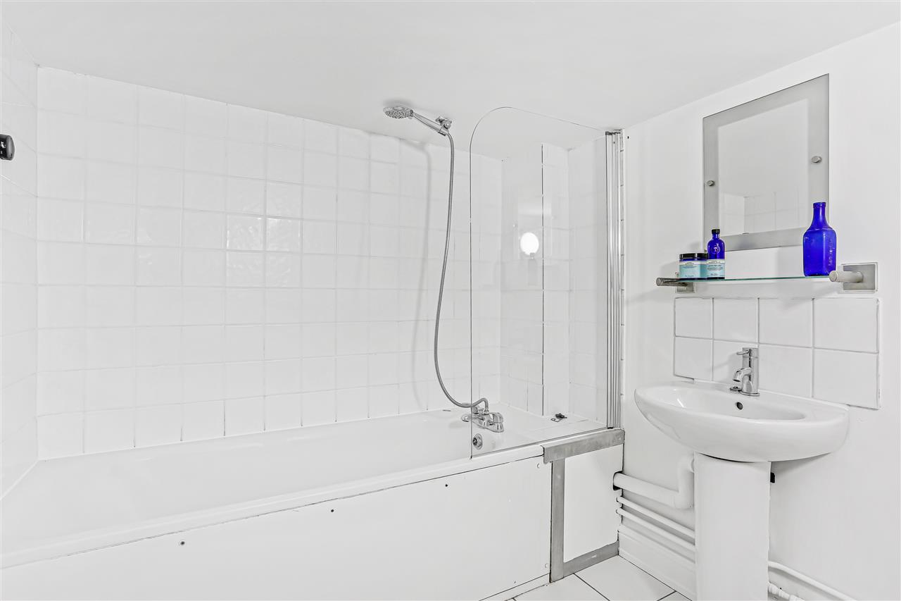 2 bed flat for sale in Tabley Road 18