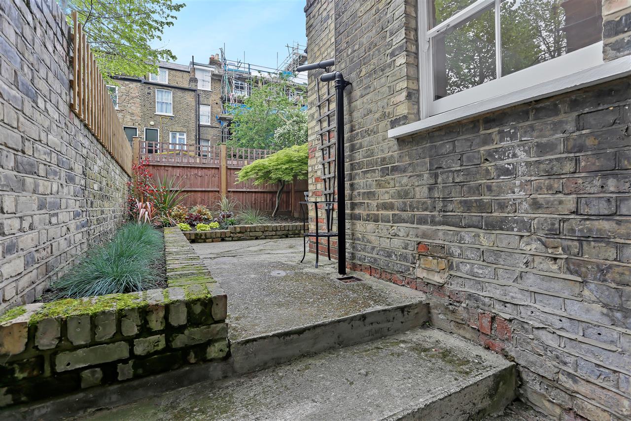 2 bed flat for sale in Tabley Road 19