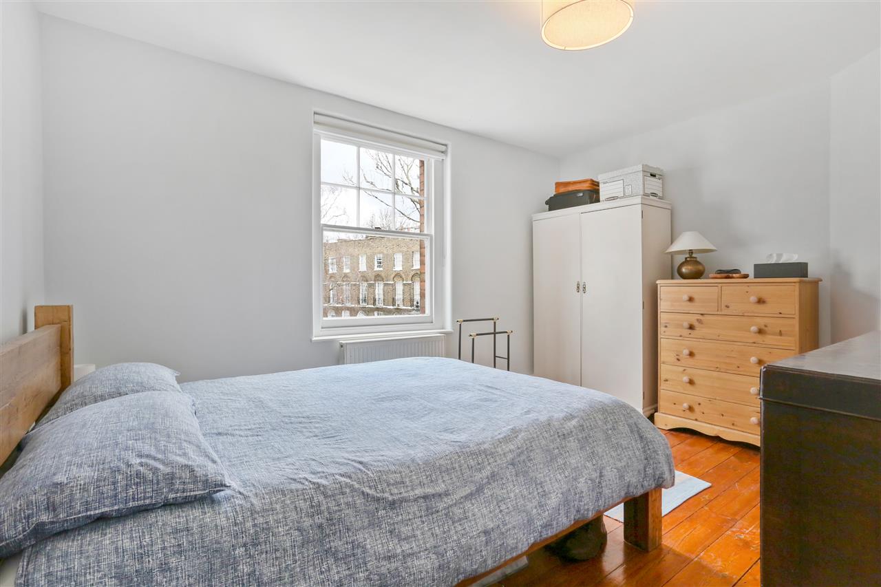 2 bed flat for sale  - Property Image 3