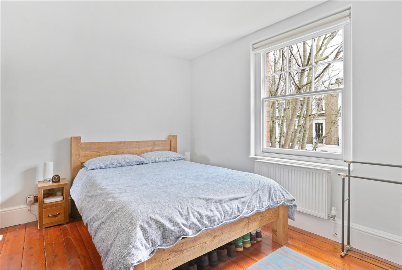 2 bed flat for sale  - Property Image 4