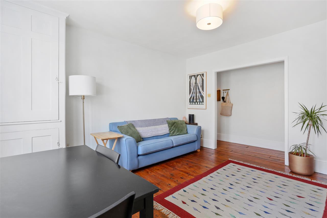 2 bed flat for sale  - Property Image 6