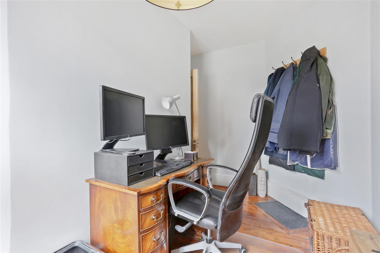 2 bed flat for sale  - Property Image 7