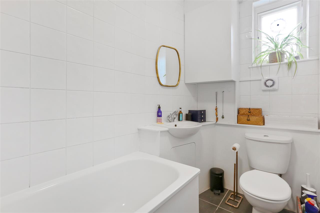 2 bed flat for sale 8