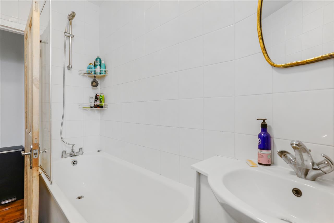 2 bed flat for sale 9