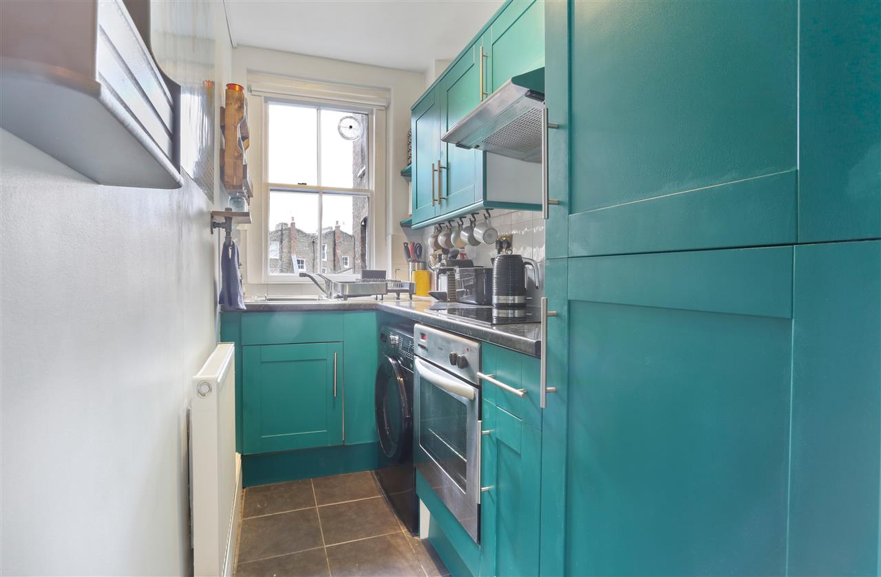 2 bed flat for sale  - Property Image 11