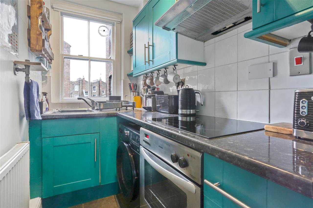 2 bed flat for sale  - Property Image 12