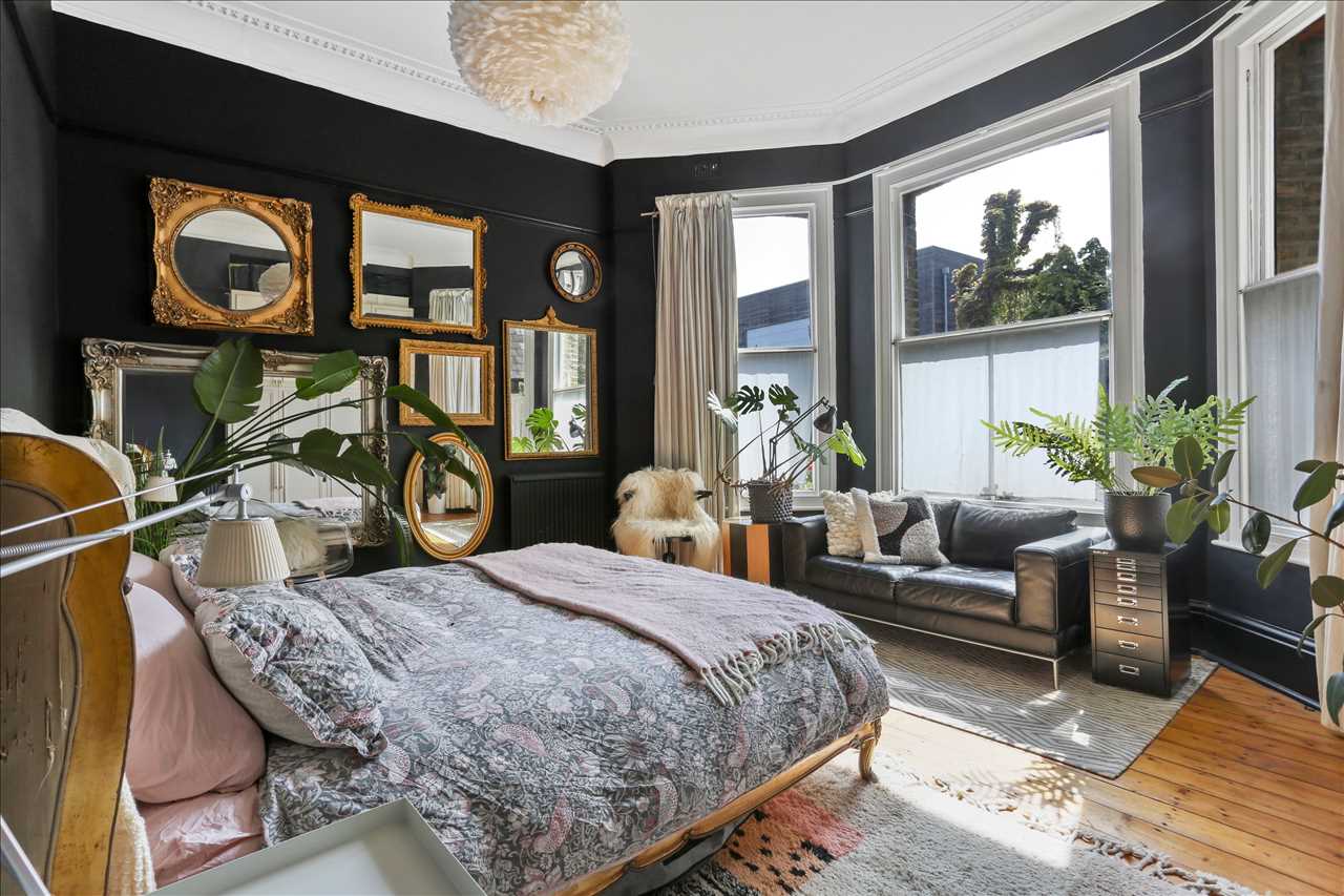 2 bed flat for sale in Carleton Road 1