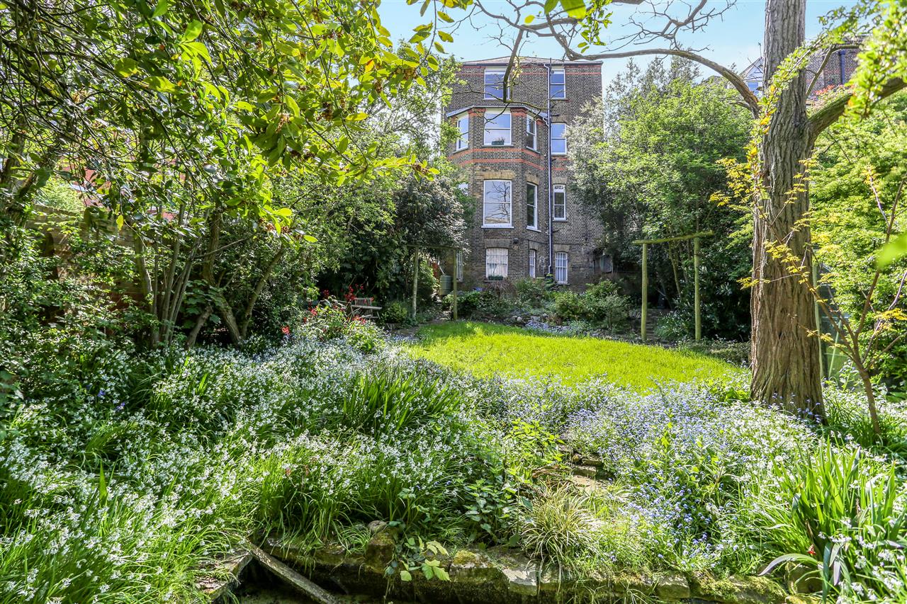 2 bed flat for sale in Carleton Road 3