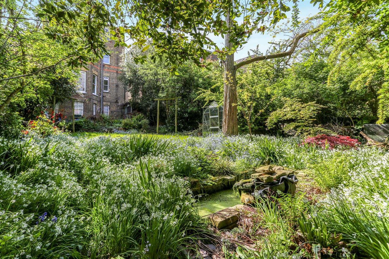 2 bed flat for sale in Carleton Road  - Property Image 5