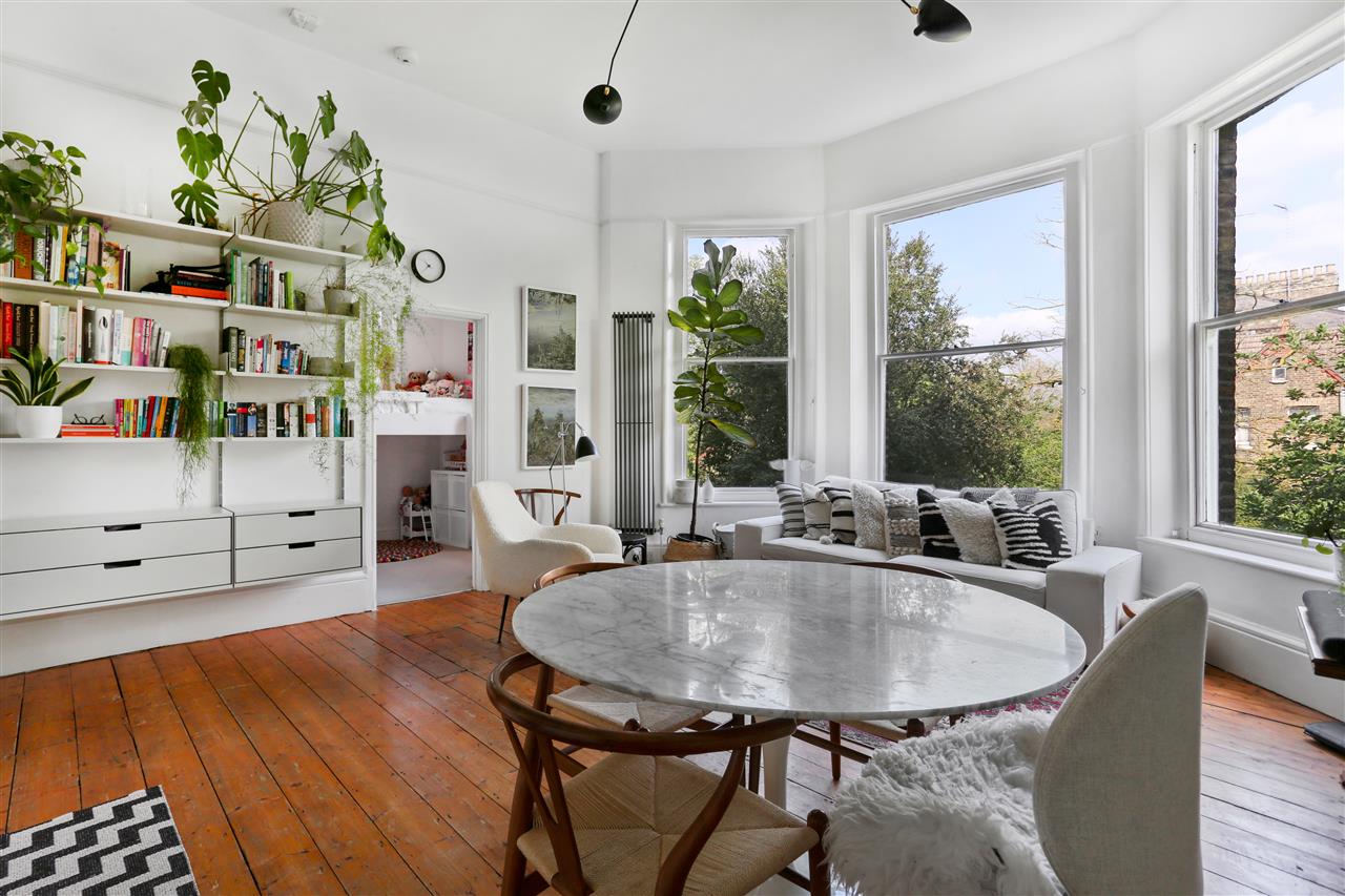 2 bed flat for sale in Carleton Road 7