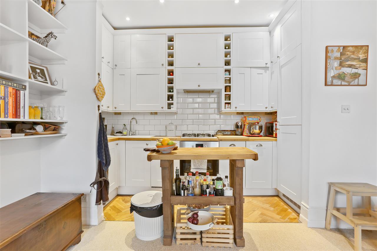 2 bed flat for sale in Dalmeny Road  - Property Image 9