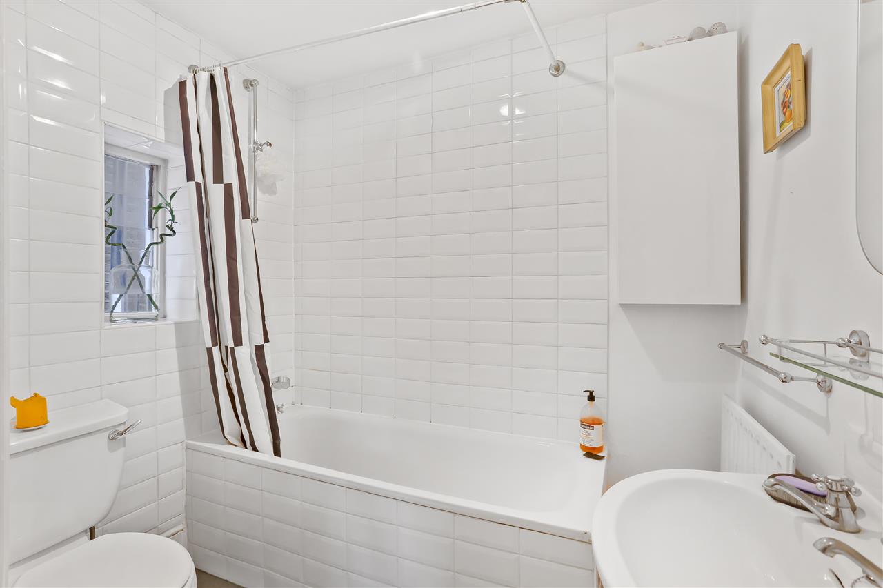 2 bed flat for sale in Dalmeny Road 10