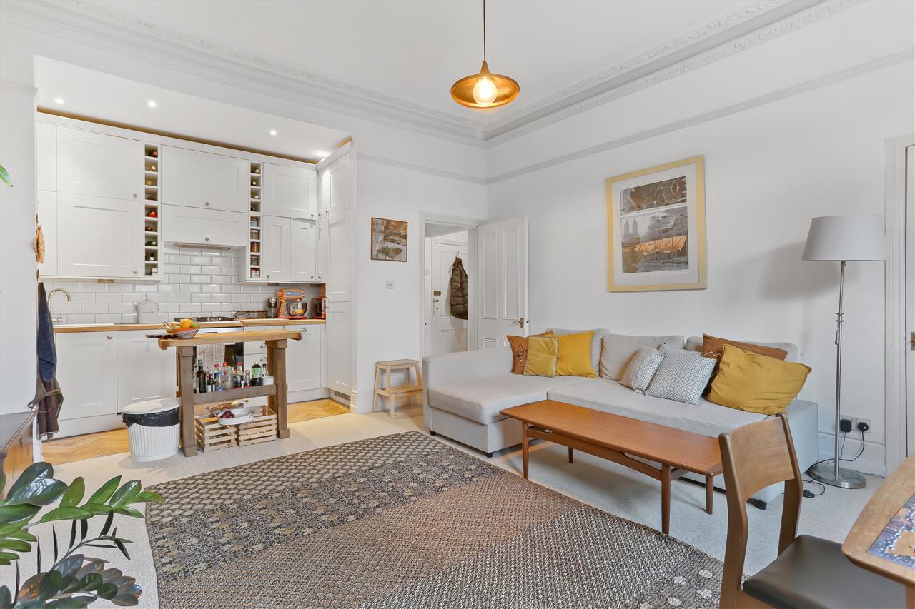 2 bed flat for sale in Dalmeny Road 12