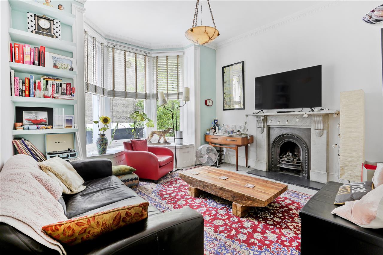 2 bed flat for sale in Lady Margaret Road 1