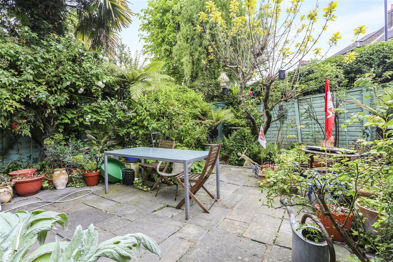 2 bed flat for sale in Lady Margaret Road  - Property Image 3