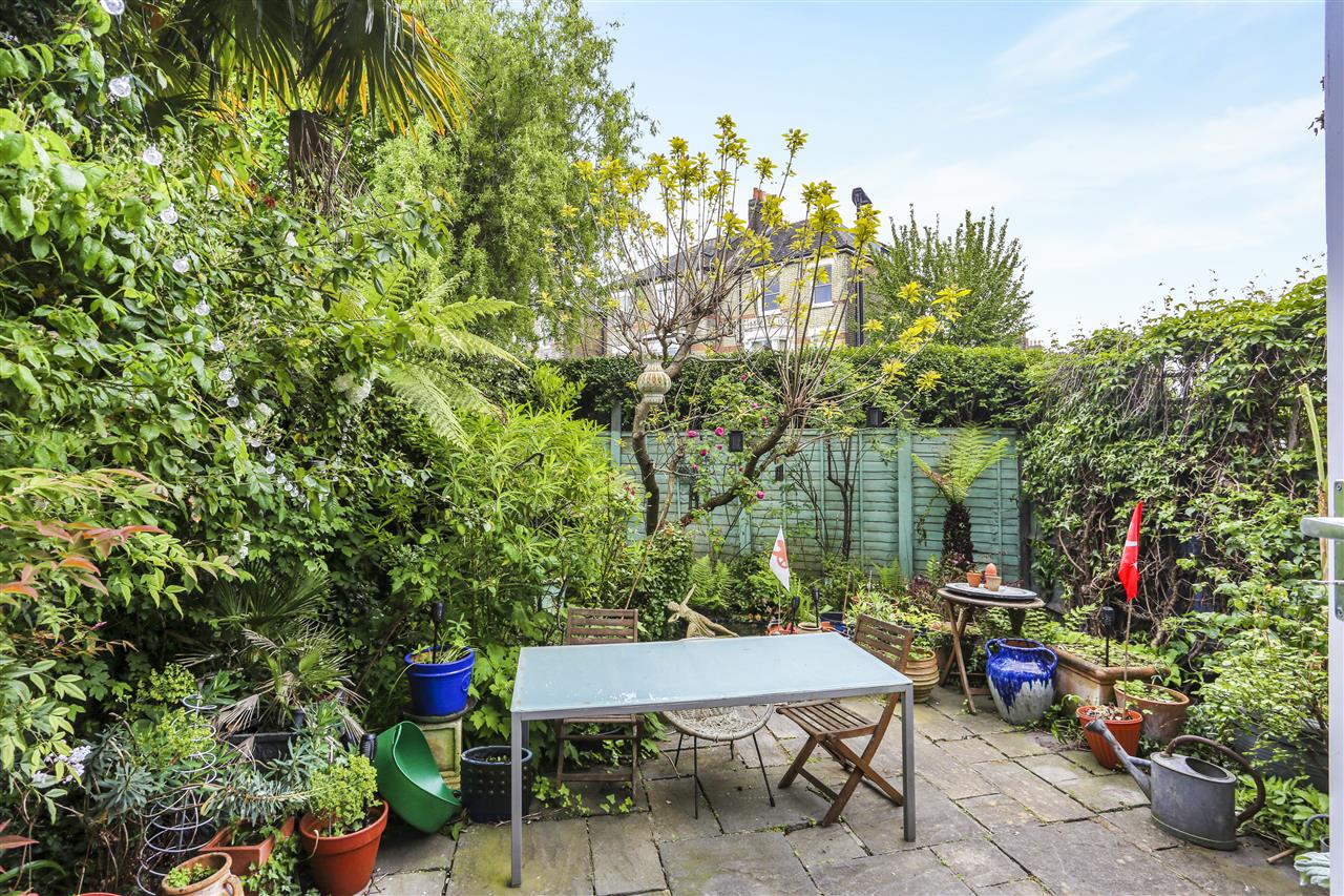 2 bed flat for sale in Lady Margaret Road 10