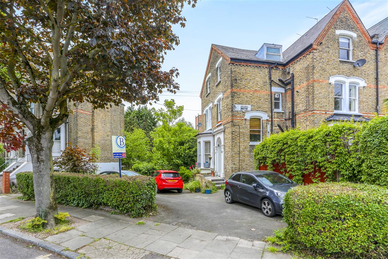 2 bed flat for sale in Lady Margaret Road 14