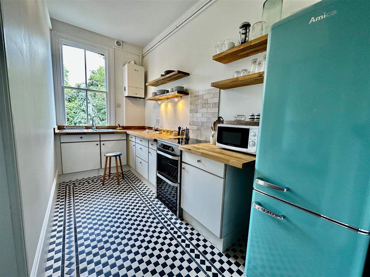 2 bed flat to rent in Hornsey Lane  - Property Image 2