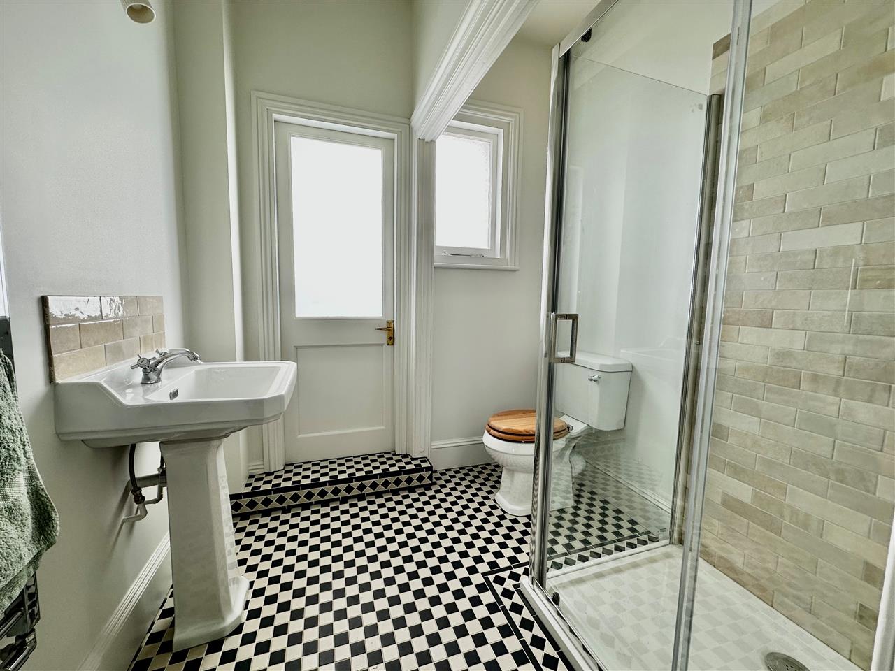 2 bed flat to rent in Hornsey Lane 14