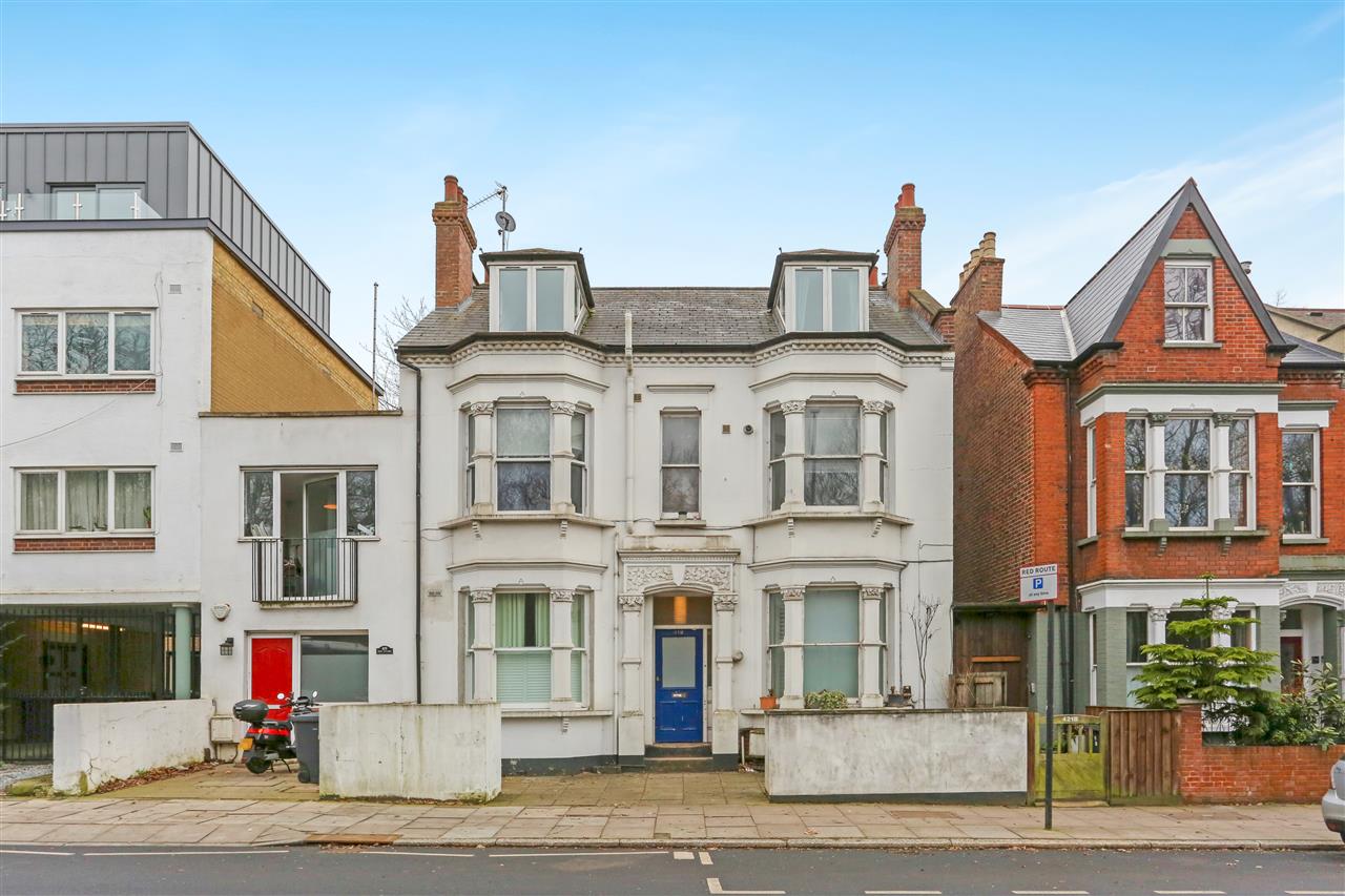 2 bed flat to rent in Archway Road 2