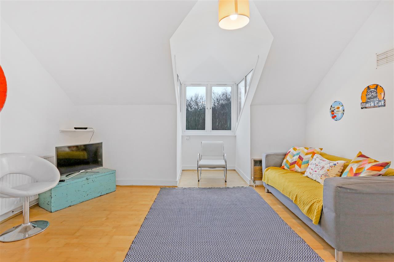 2 bed flat to rent in Archway Road 9