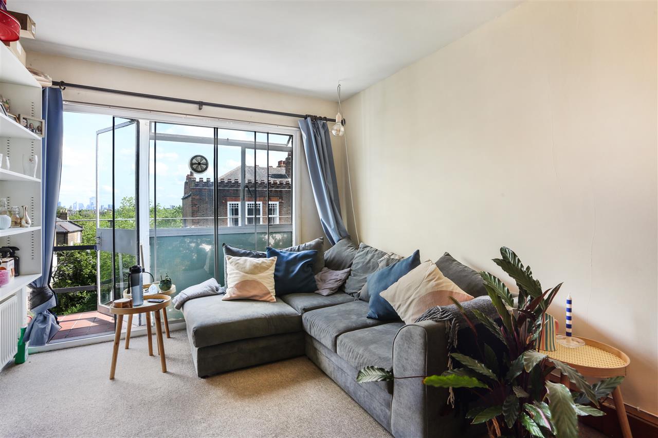 2 bed flat for sale in Chetwynd Road  - Property Image 3