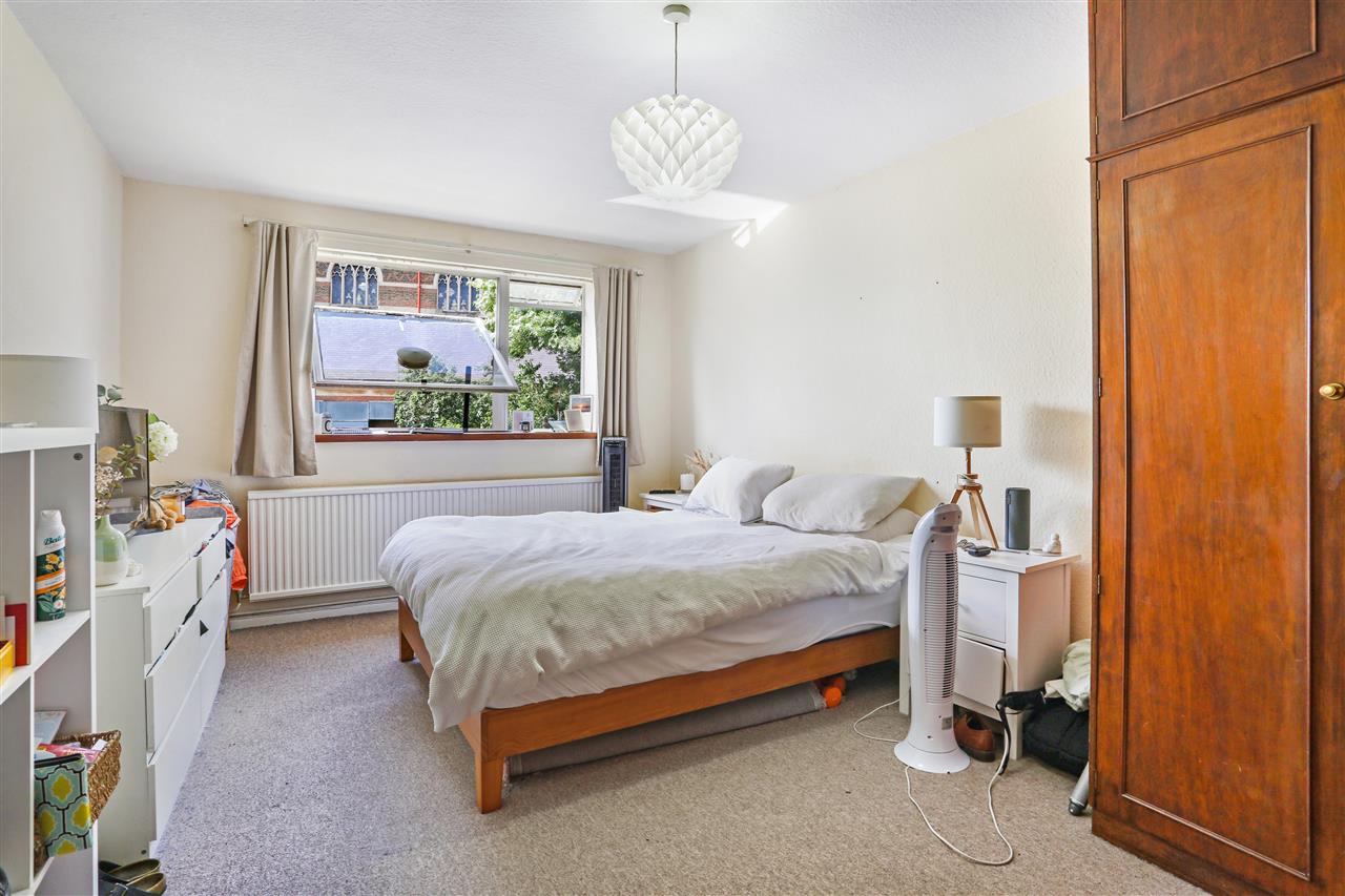 2 bed flat for sale in Chetwynd Road 7