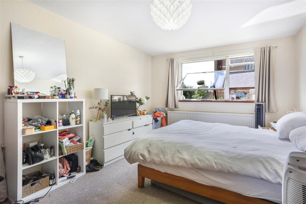 2 bed flat for sale in Chetwynd Road 8