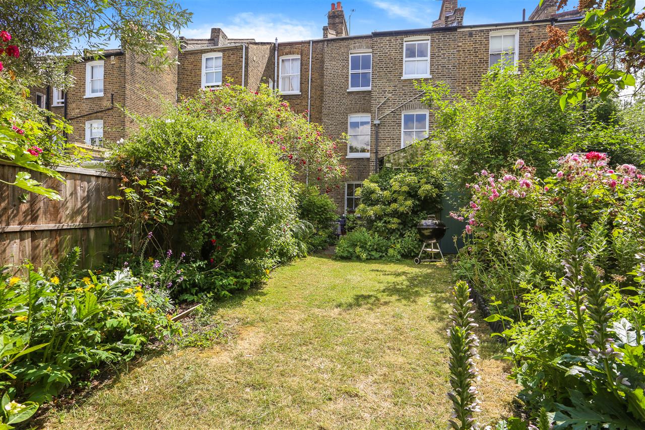 5 bed terraced house for sale in Celia Road 2