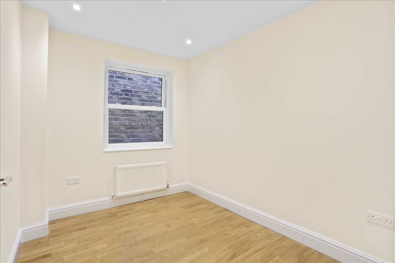 3 bed flat to rent in Hornsey Road 7