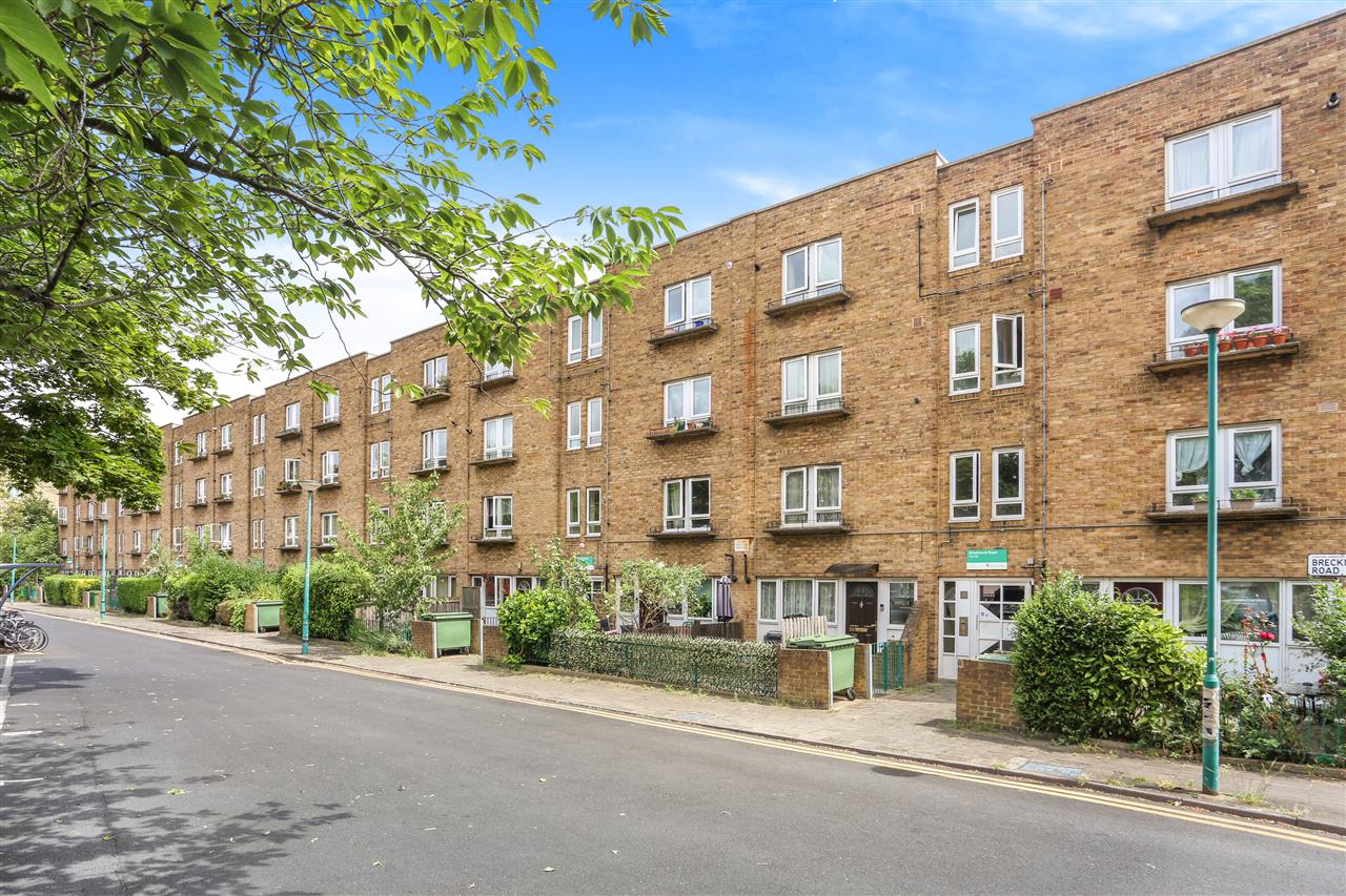 1 bed flat for sale in Brecknock Road  - Property Image 2