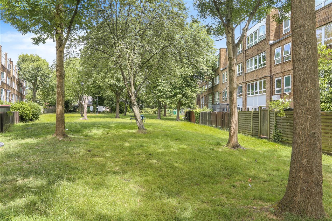 1 bed flat for sale in Brecknock Road  - Property Image 12