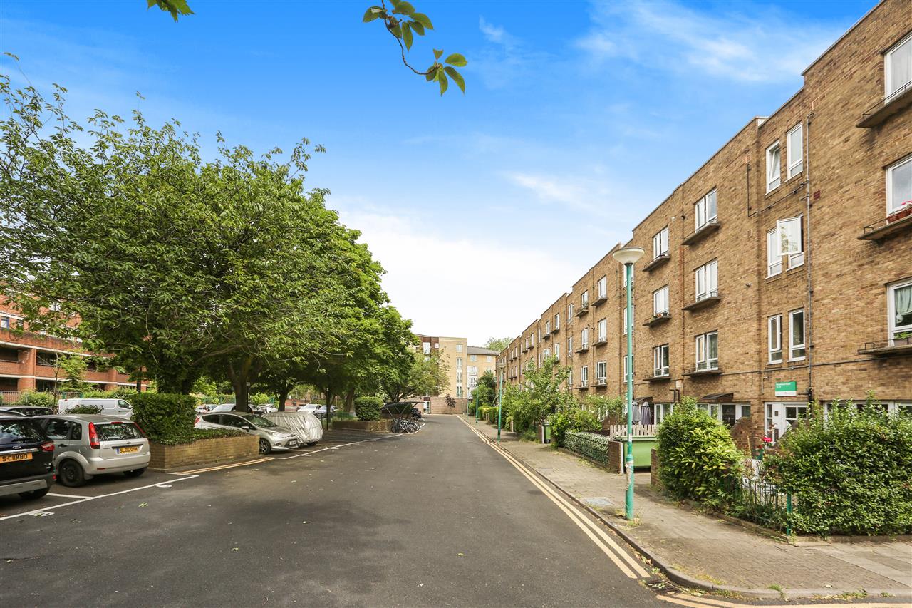 1 bed flat for sale in Brecknock Road  - Property Image 13