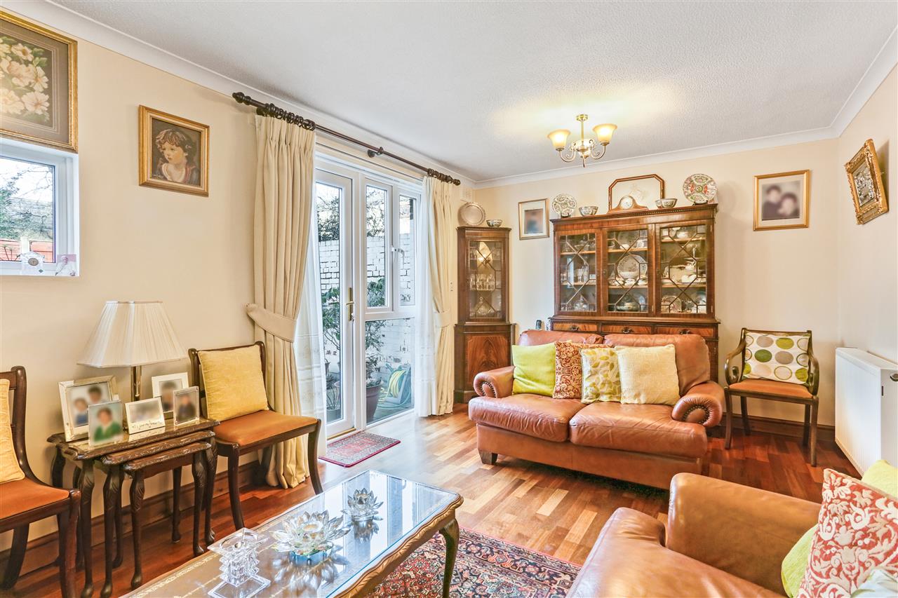 3 bed terraced house for sale in Bredgar Road - Property Image 1