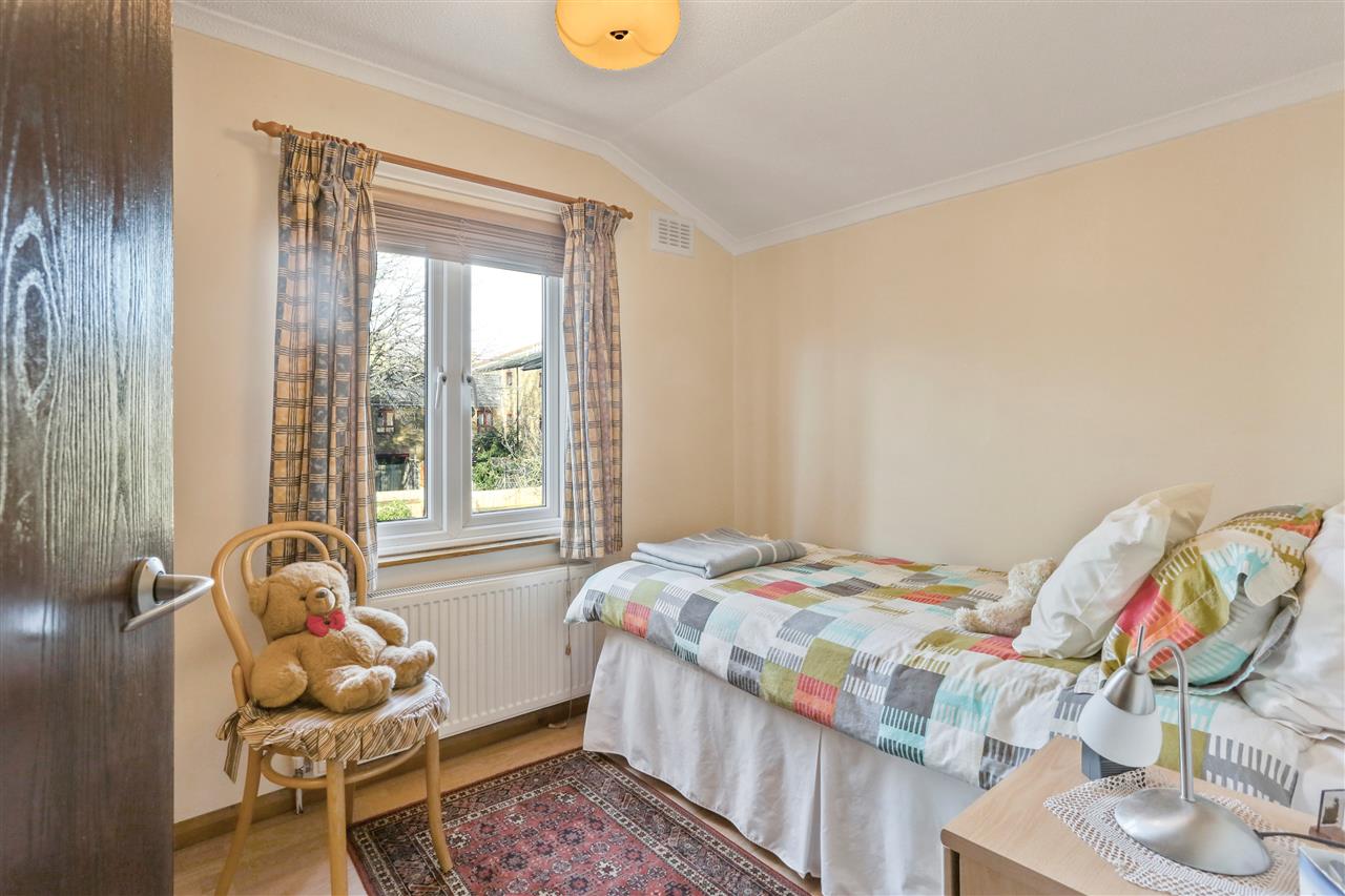 3 bed terraced house for sale in Bredgar Road 7