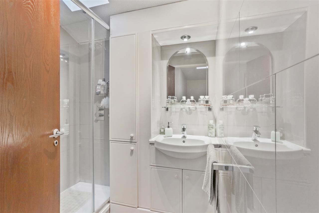 3 bed terraced house for sale in Bredgar Road  - Property Image 11