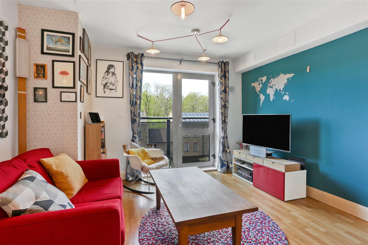 CHAIN FREE! A very well presented and spacious (approximately 467 Sq Ft / 43 Sq M) third floor apartment forming part of a popular modern purpose-built block situated within close proximity to both Tufnell Park and Archway (Northern Line) underground stations together with local shops, cafes, ...