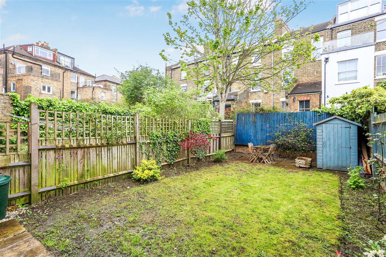 1 bed flat for sale in Hugo Road  - Property Image 2