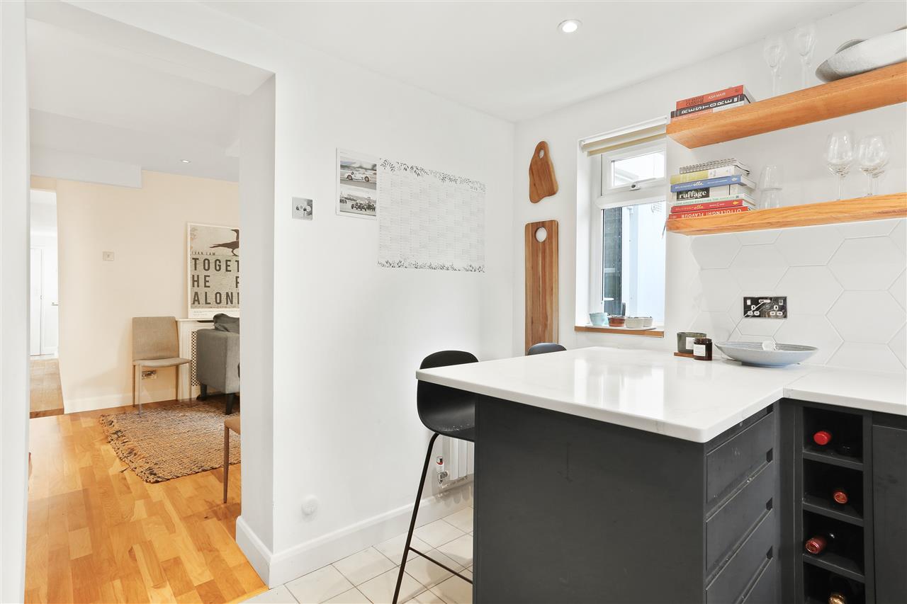 1 bed flat for sale in Hugo Road 9